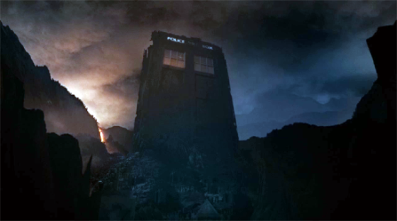 Doctor-Who-7.13-the-name-of-the-doctor-giant-tardis